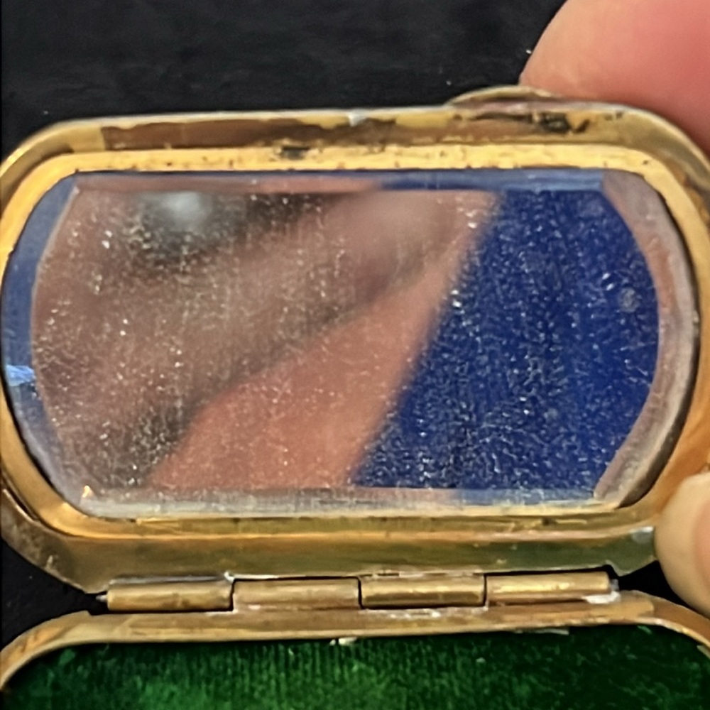 Antique Gold filled Locket with bevel Mirror - Picture 6 of 7
